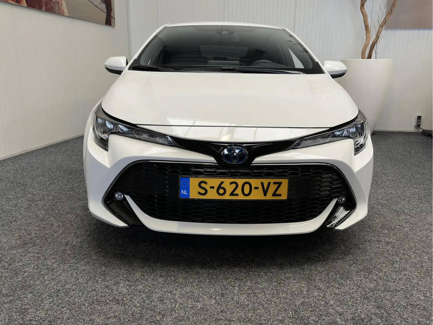 Toyota Corolla 1.8 HYBRID CRUISE CONTROL CLIMATE CONTROL RIJSTROO Wit - 2