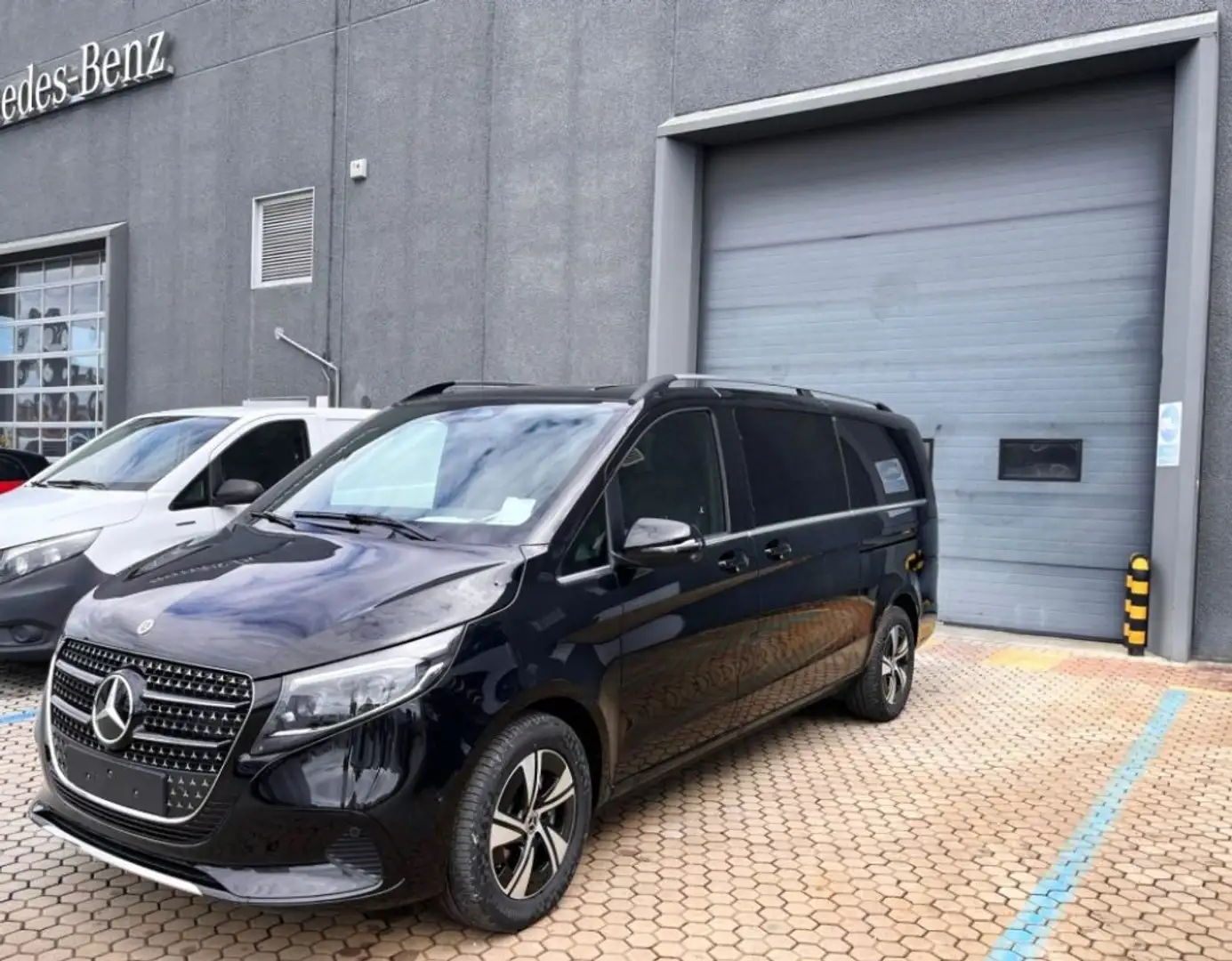 Mercedes-Benz V 250 d Automatic 4Matic Avantgarde ExtraLong Noir - 1