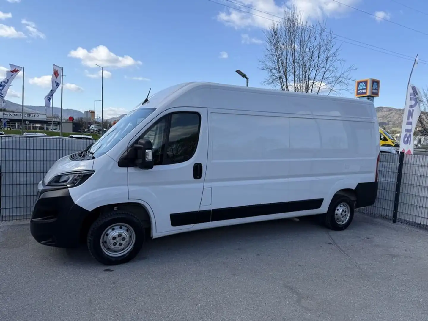 Peugeot Boxer 333 L3H2 BlueHDi 140 Stop&Start Weiß - 1