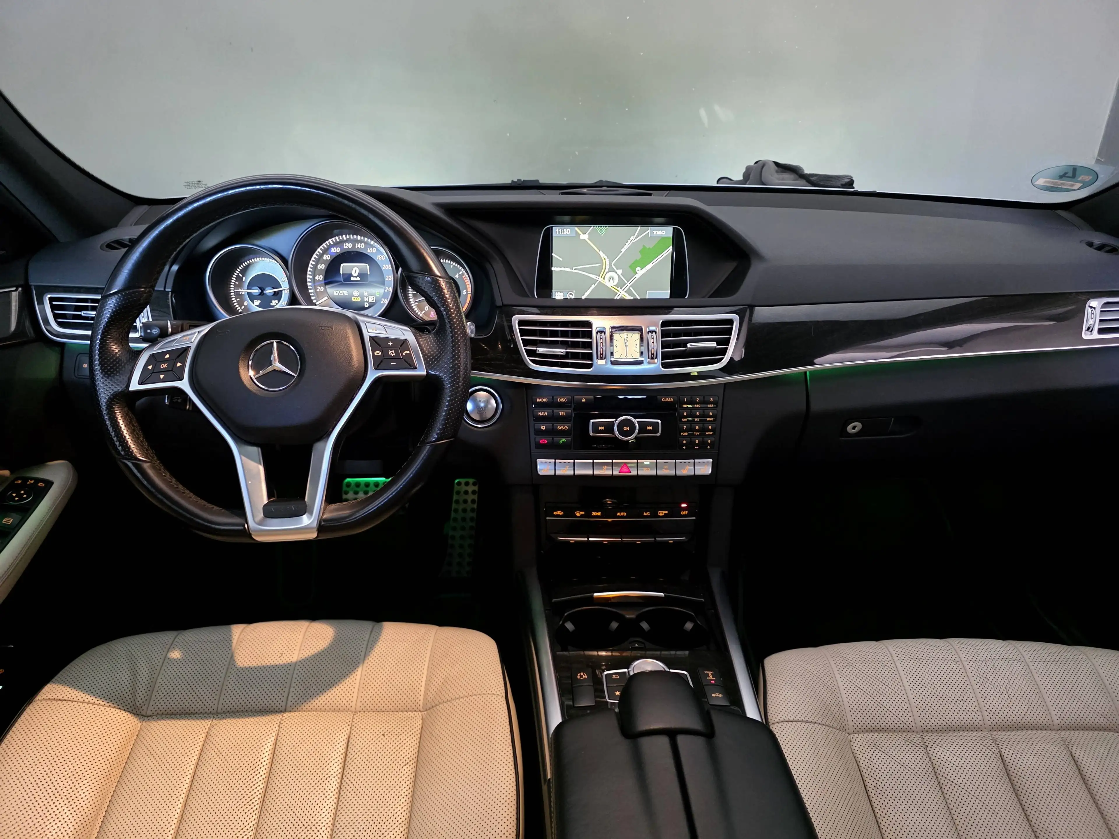 Mercedes-Benz E 350 d T, BLUETEC, AMG LINE, PANO, DISTRONIC, TV — photo 9