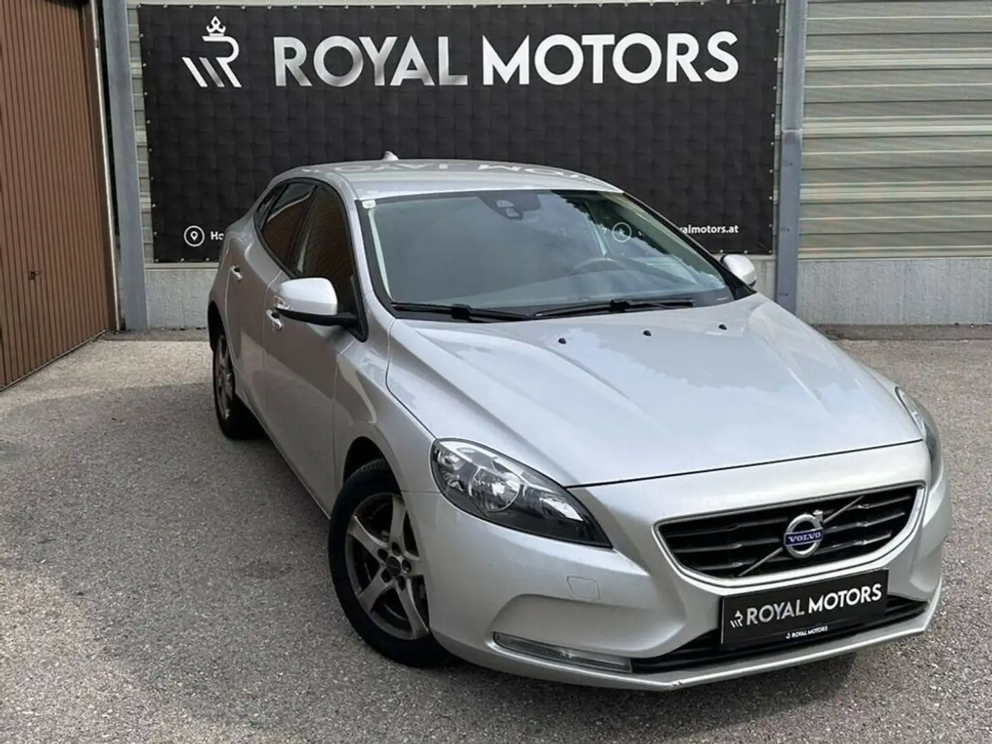 Volvo V40 Kinetic Silber - 1