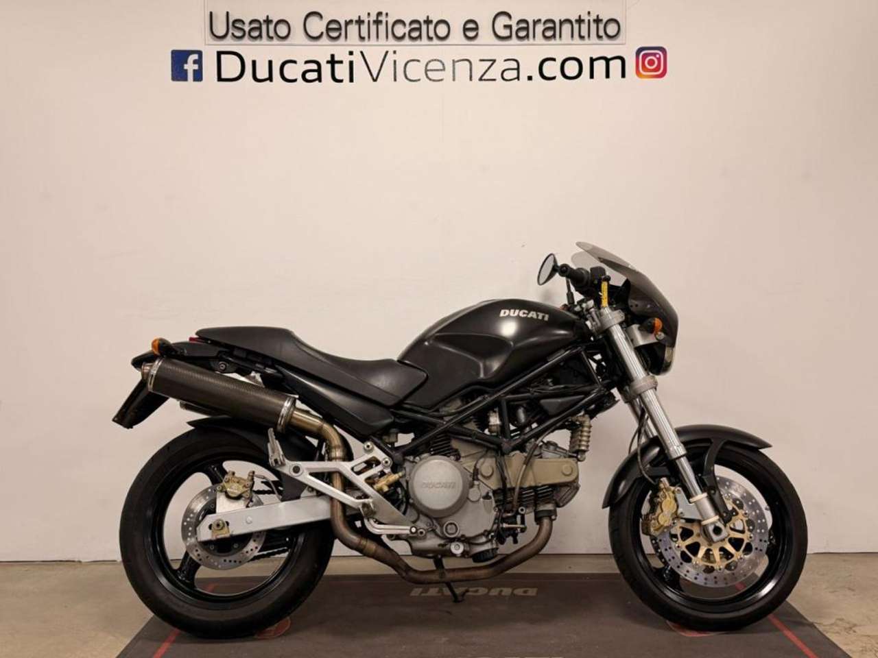 Ducati Monster 750 BLACK