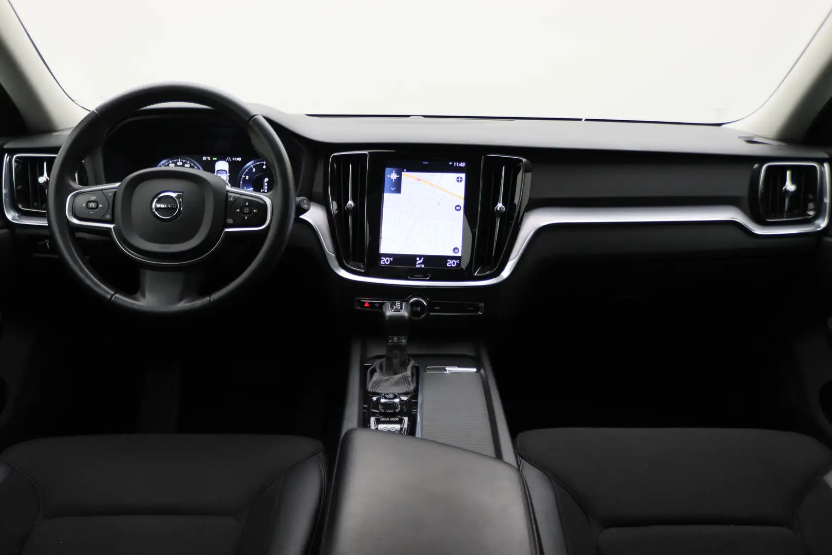 Volvo V60 2.0 T4 Momentum Pro Polestar Engineered Panoramada Grijs - 2