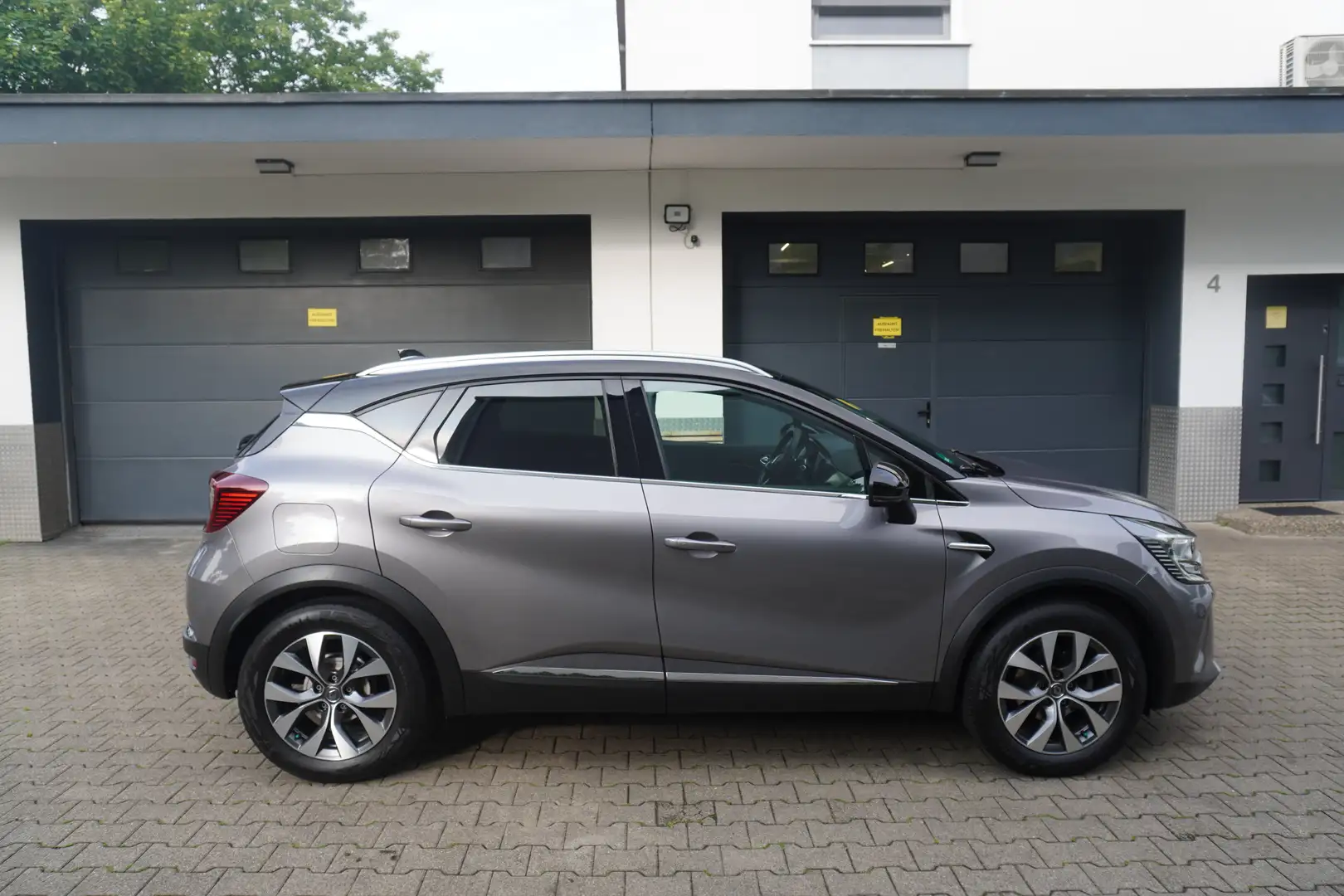 Renault Captur 1.5 dCi Intens EDC tLEDER+NAVI+KAMERA+AHK+TEMPOMAT Grau - 2