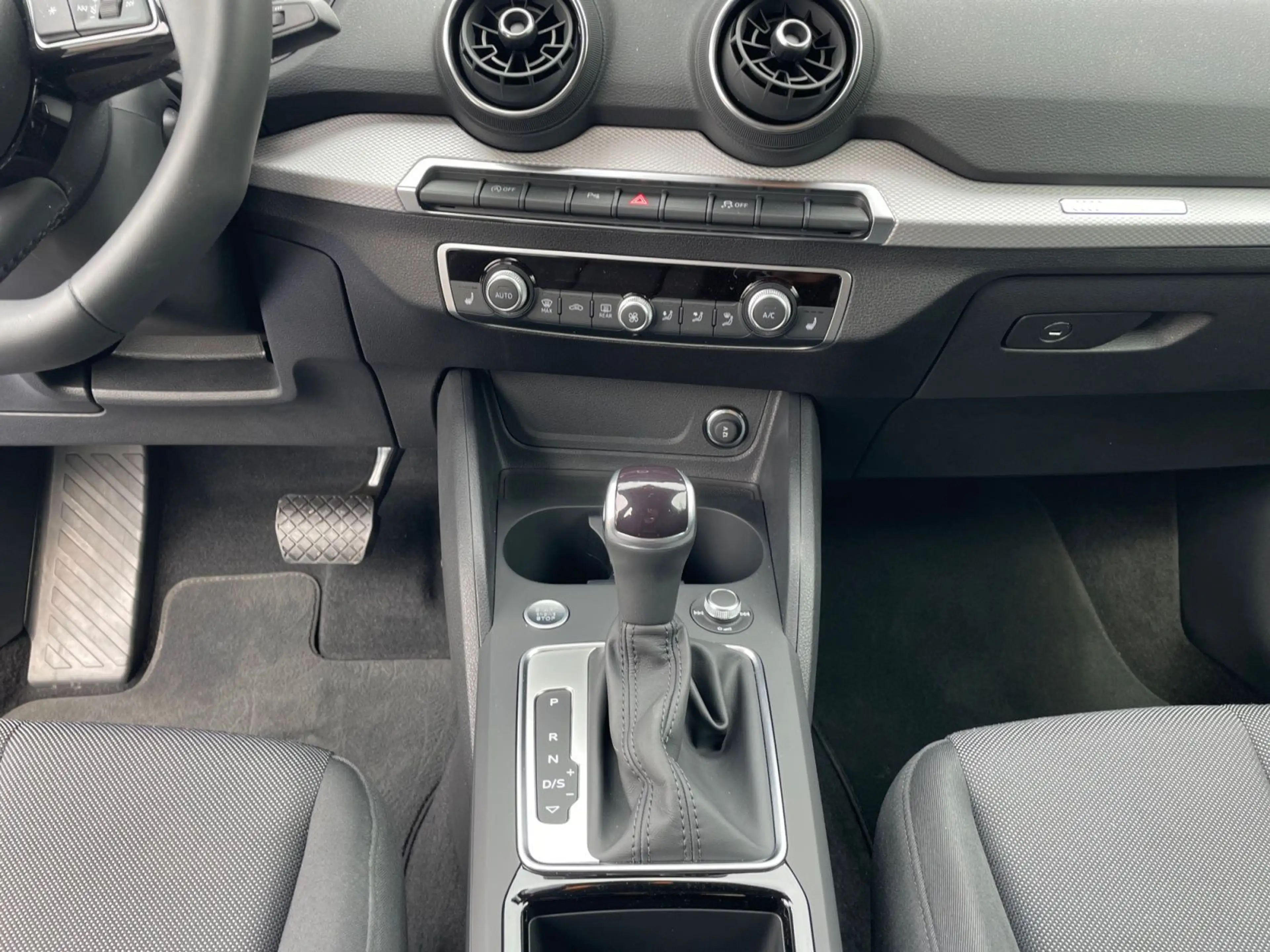 Audi Q2 35 TFSI S-Tronic advanced — photo 13