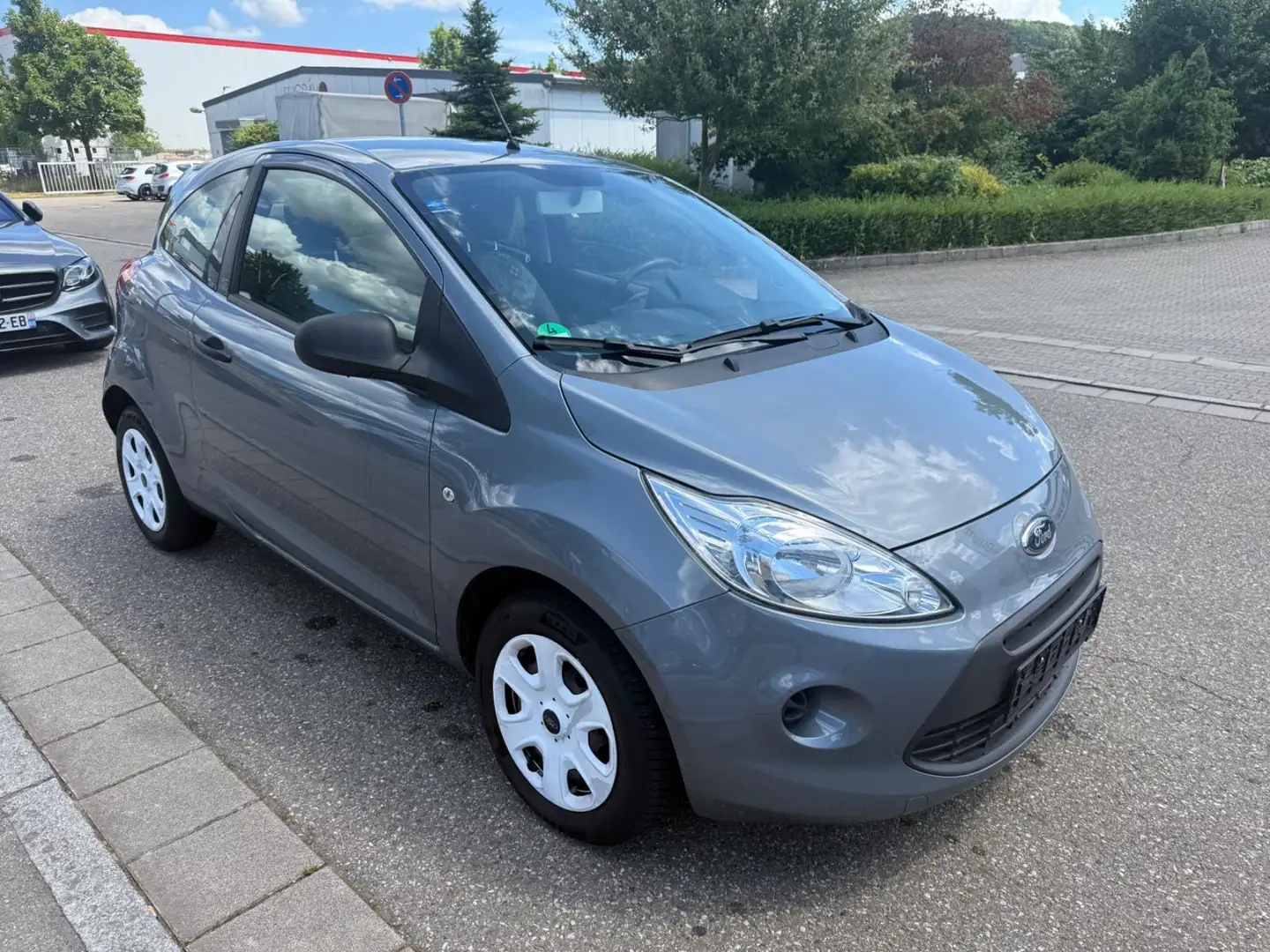 Ford Ka/Ka+ 1.2 Klima TÜV EURO 5 Grau - 1
