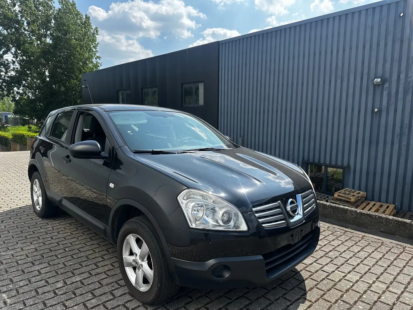 Nissan Qashqai 1.5 dCi 2WD Zwart - 1