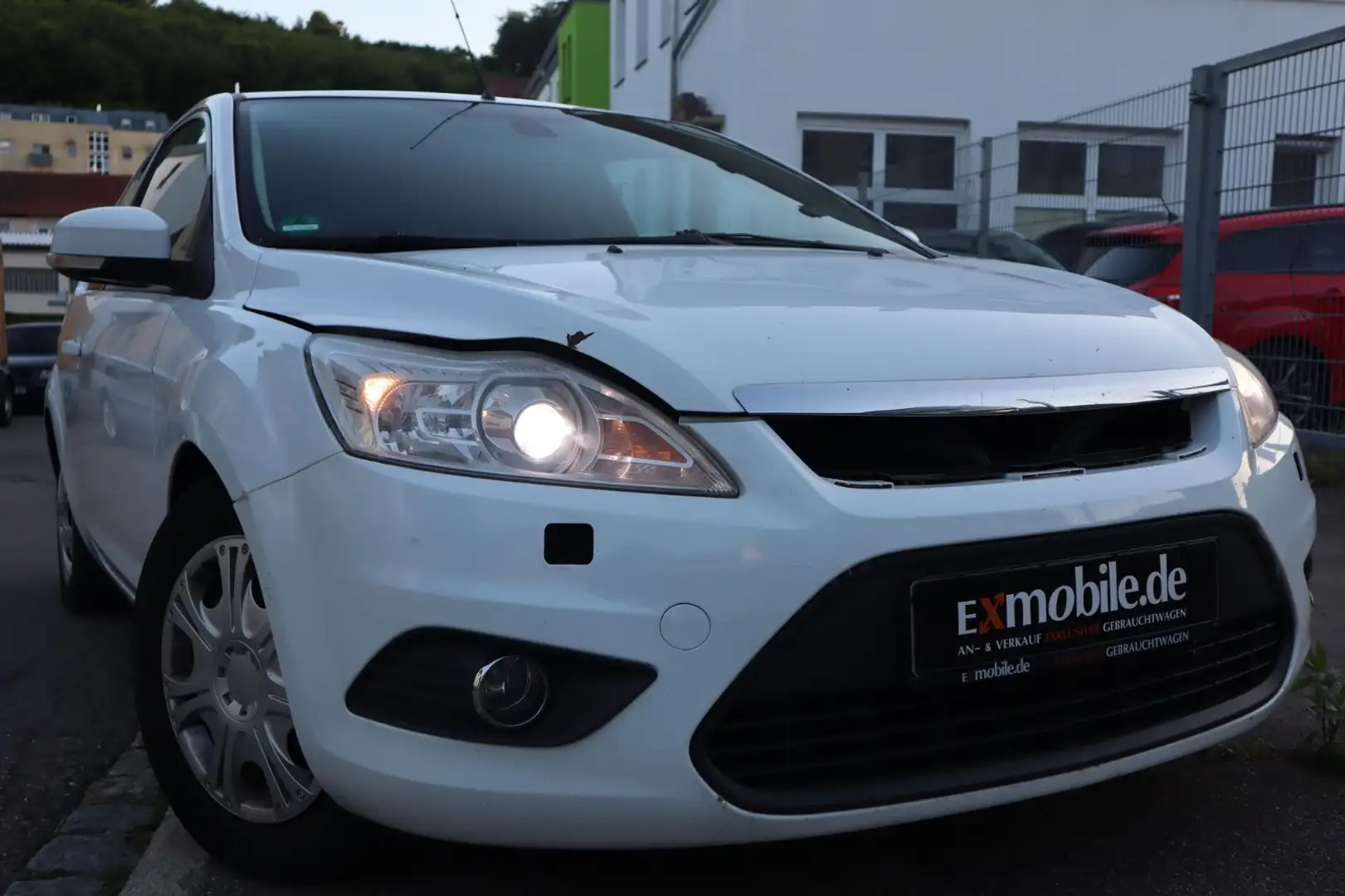 Ford Focus Lim. Style* UNFALLWAGEN* HU/AU 09/2026* Weiß - 1