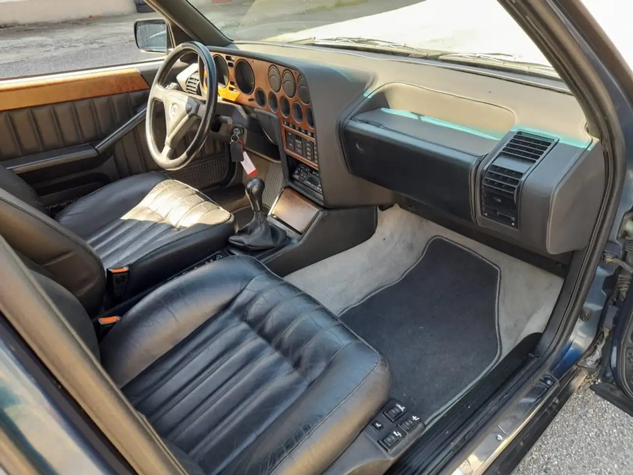 Lancia Thema Ferrari 8.32, foto 9