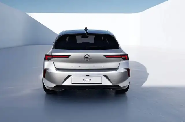 Opel Astra view 7