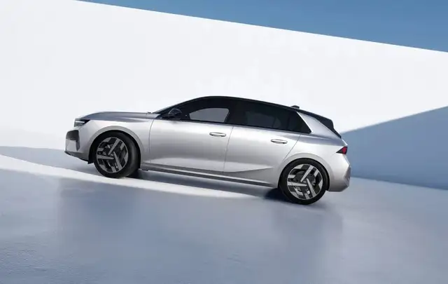 Opel Astra view 8