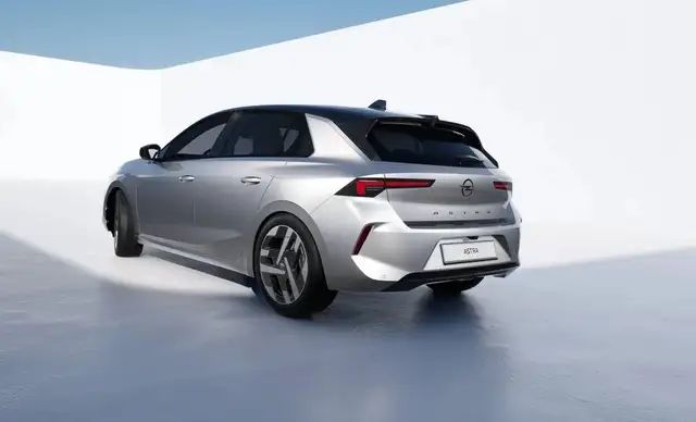 Opel Astra view 4