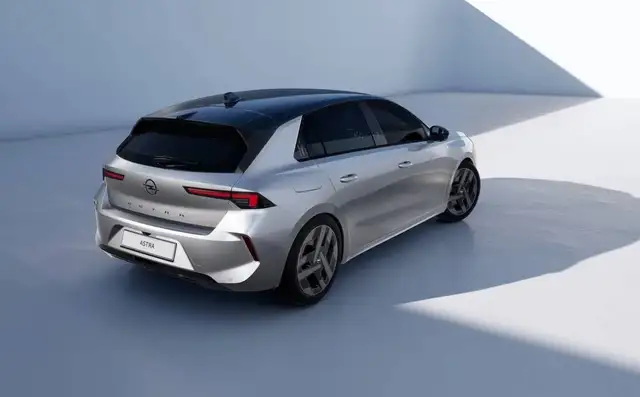 Opel Astra view 5