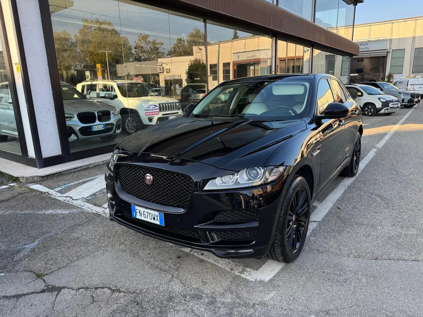 Jaguar F-Pace 2.0d i4 R-Sport Black Design Edition awd 180cvauto Nero - 1