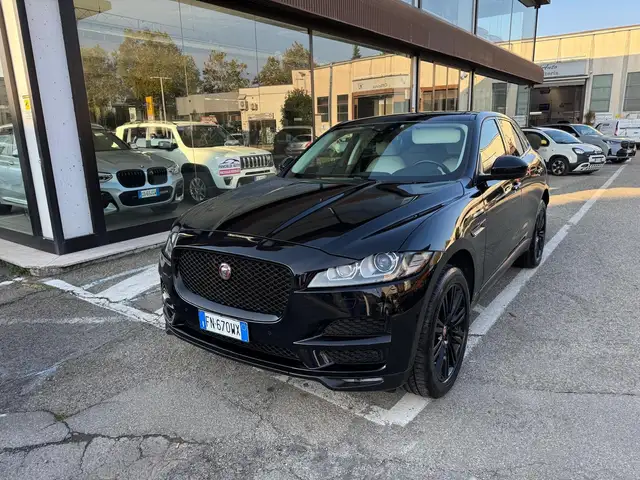 Jaguar F-Pace 2.0d i4 R-Sport Black Design Edition awd 180cvauto