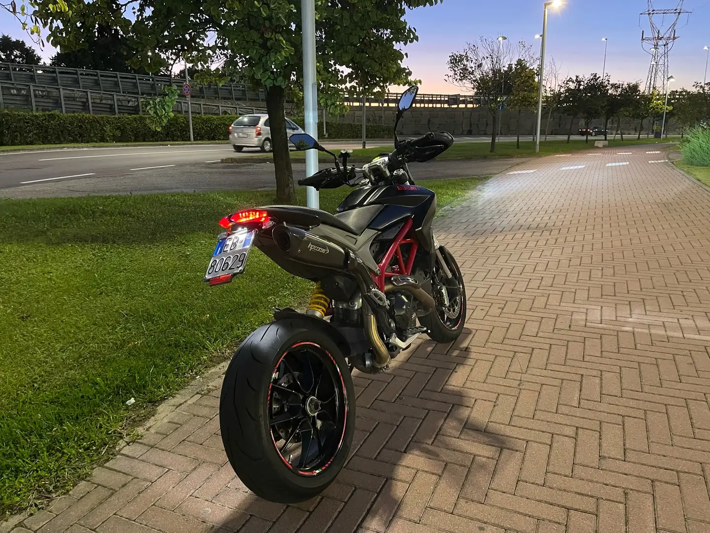 Ducati Hypermotard 821 Negro - 2