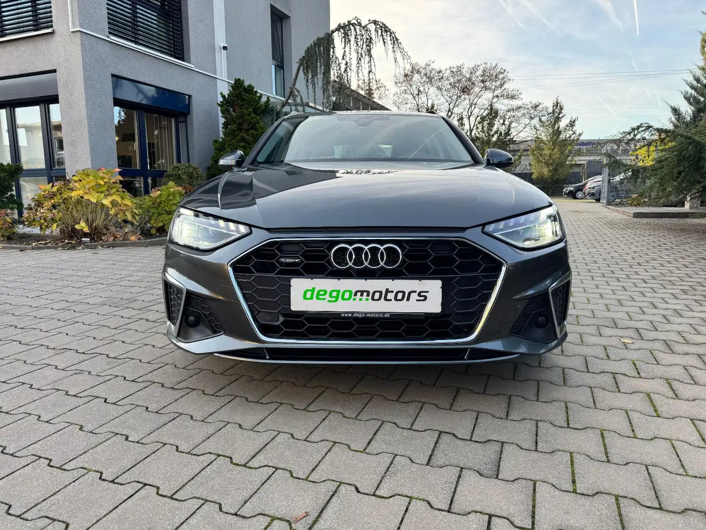 Audi A4 Avant 40 TDI quattro S line Gris - 2