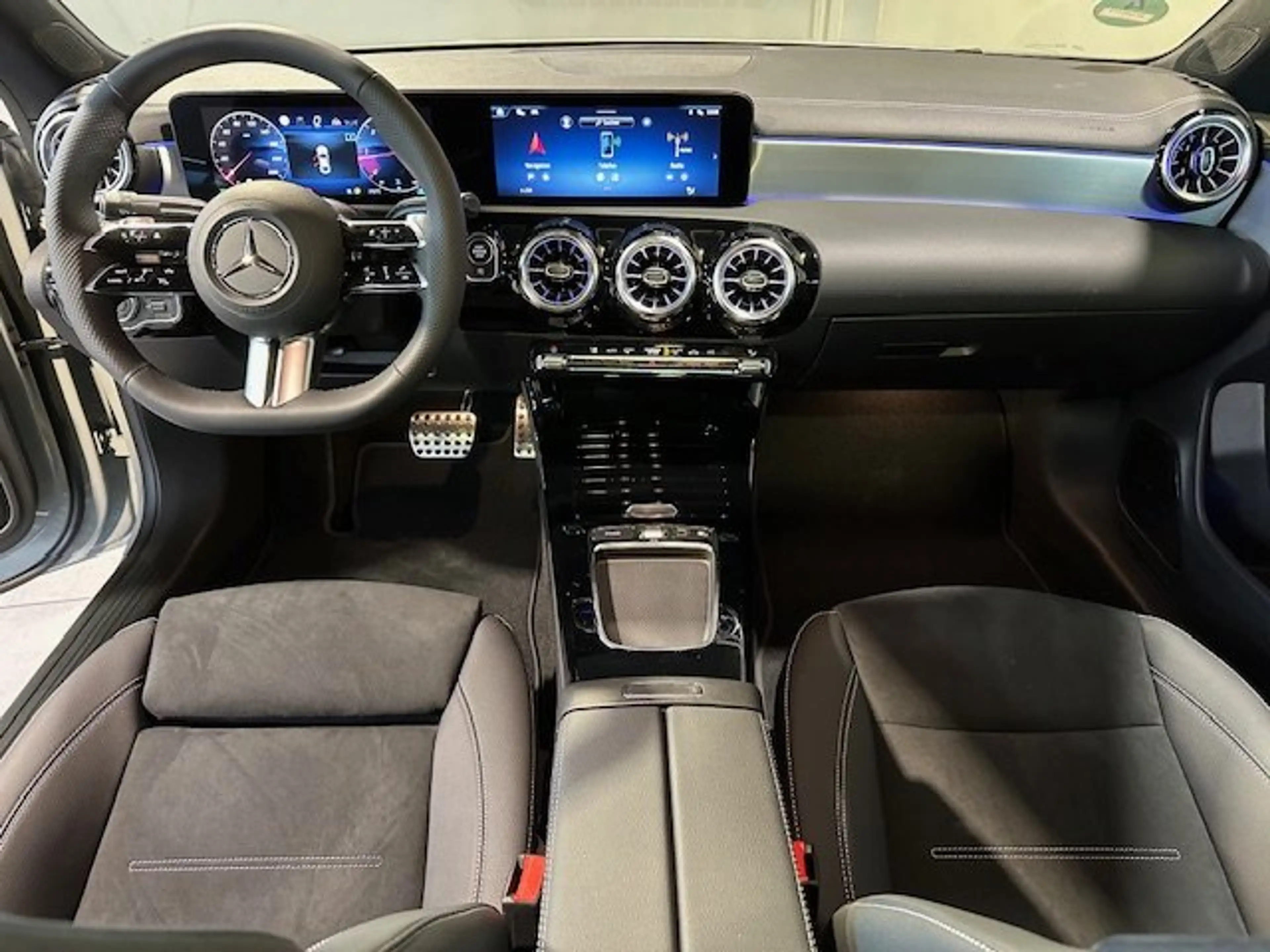 Mercedes-Benz CLA 220 d AMG Night Edition Pano/Distr/19"/Sound — photo 6
