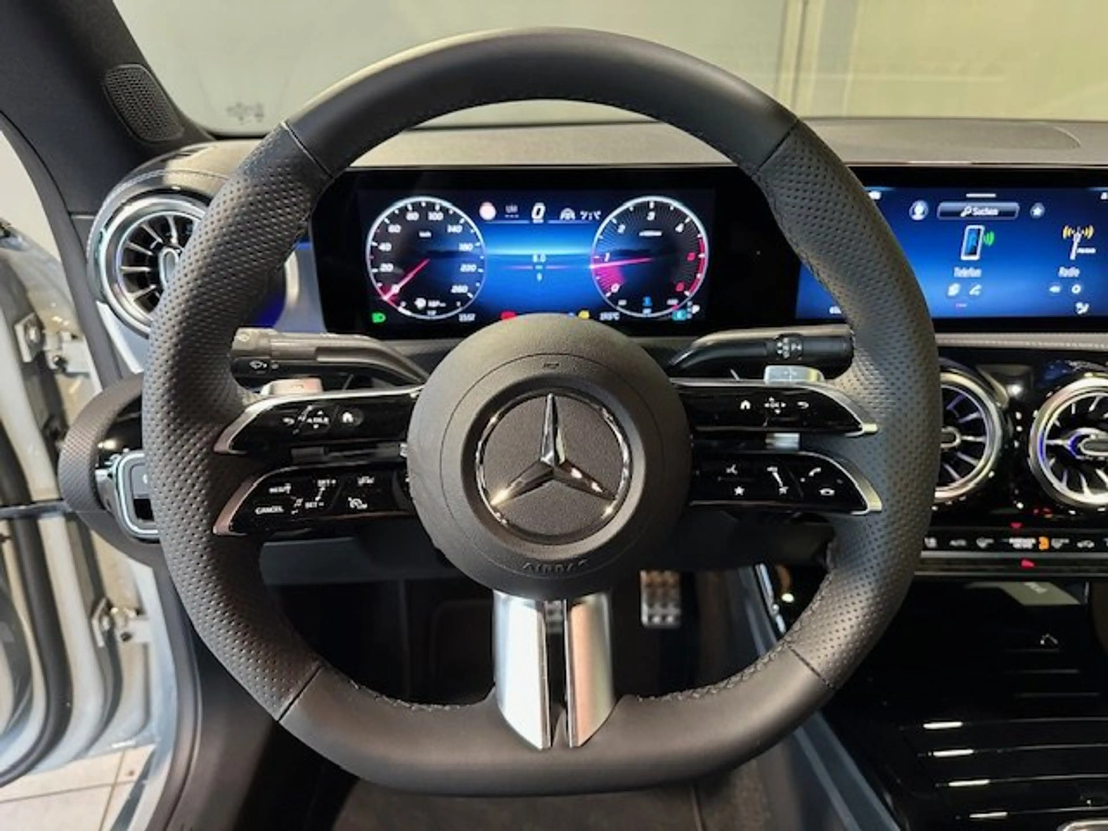 Mercedes-Benz CLA 220 d AMG Night Edition Pano/Distr/19"/Sound — photo 5