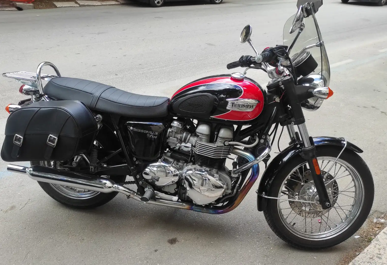 Triumph Bonneville T100 efi Černá - 1