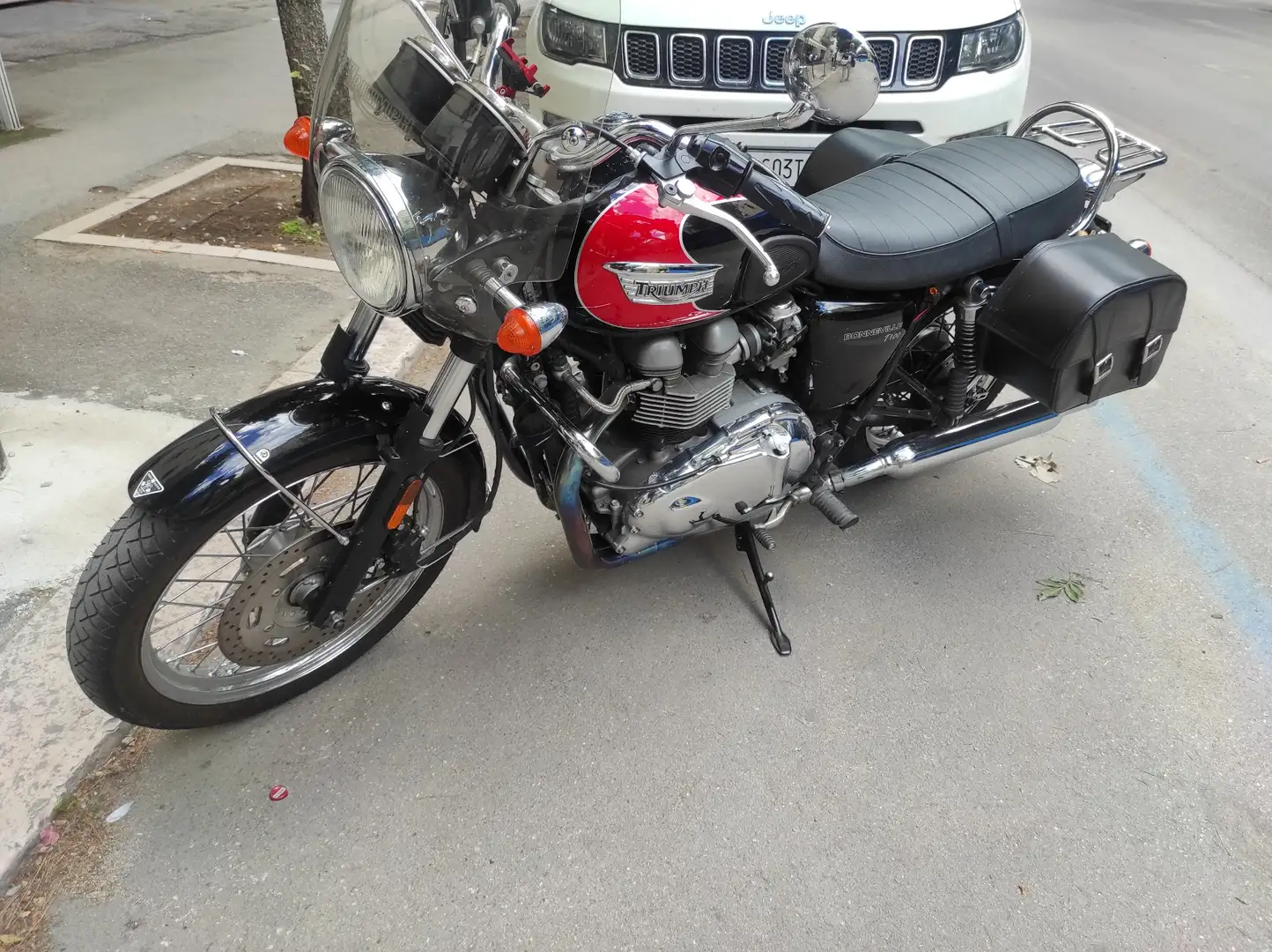 Triumph Bonneville T100 efi Černá - 2