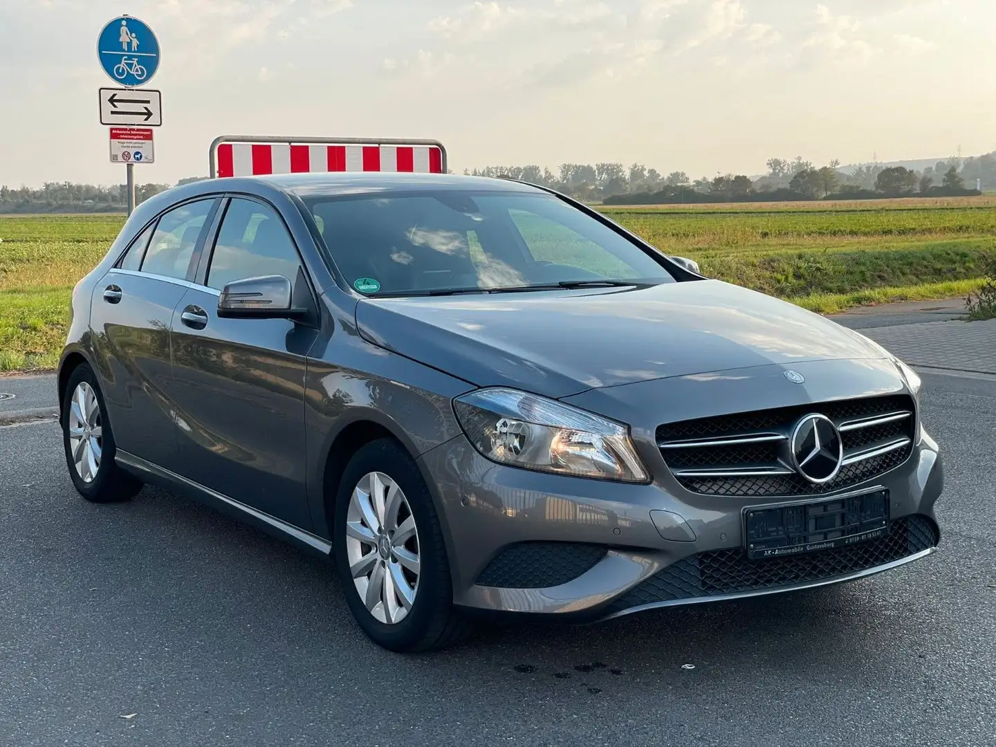 Mercedes-Benz A 180 CDI Automatik Navi Leder PDC AHK Euro6 Gris - 1