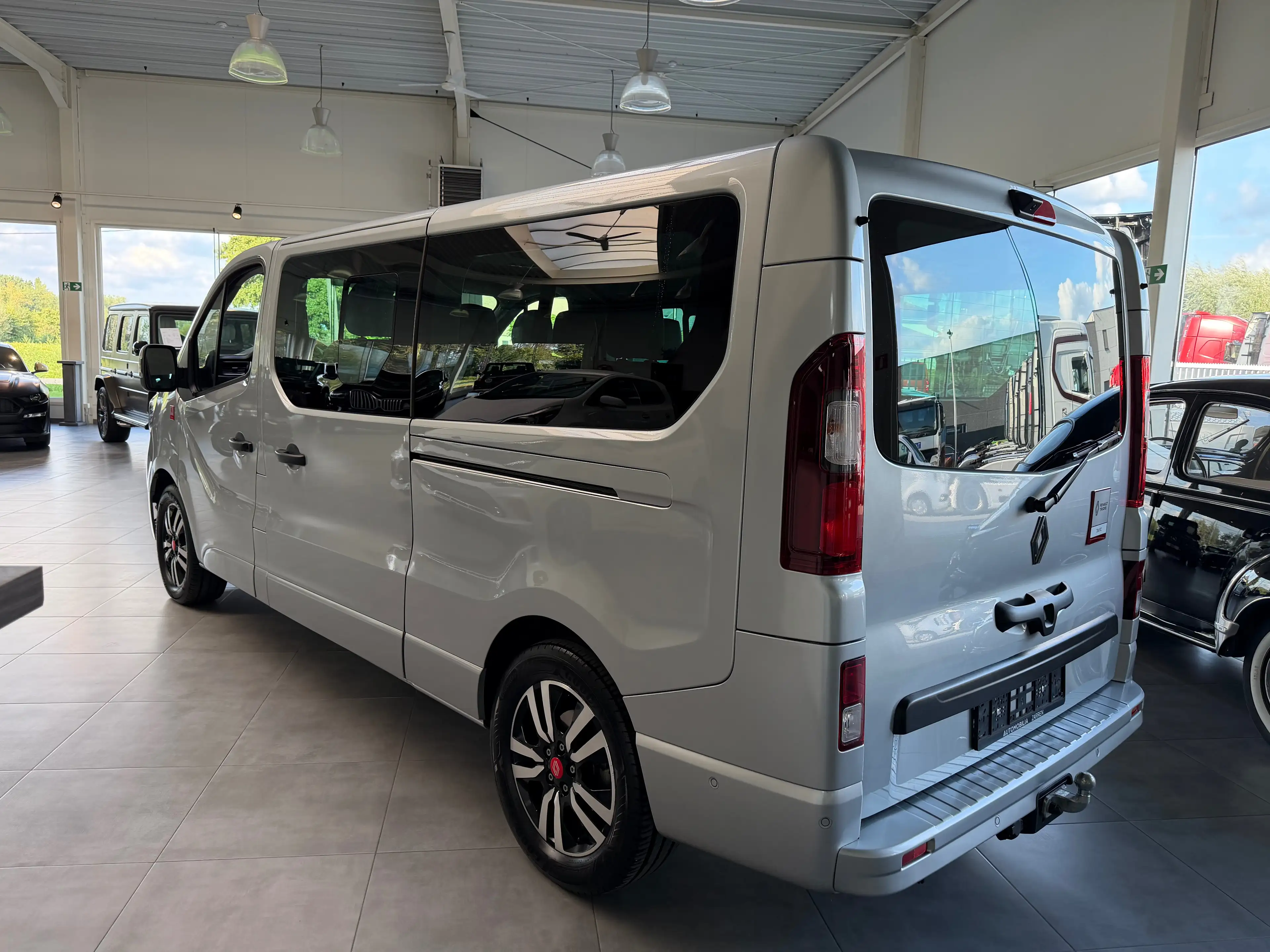 Renault Trafic 2.0 dCi 27 L1H1 Grand Confort EDC — photo 2