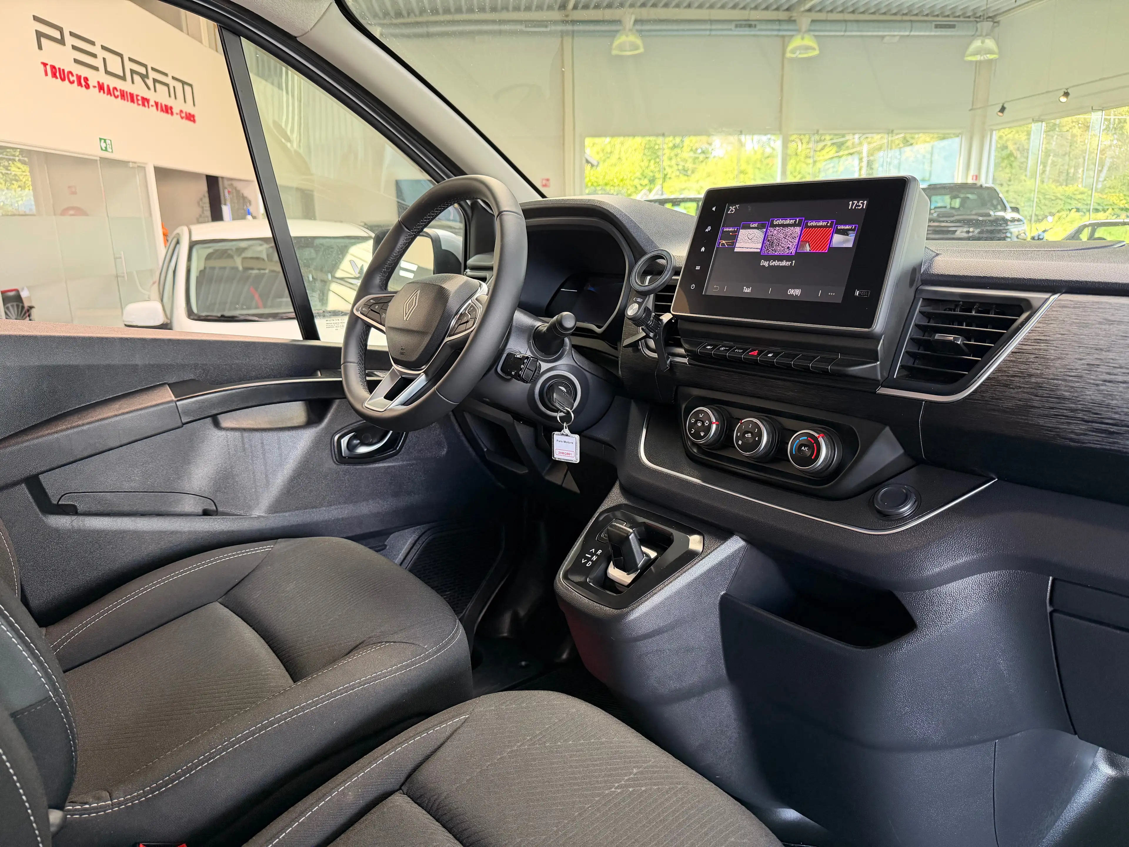 Renault Trafic 2.0 dCi 27 L1H1 Grand Confort EDC — photo 7