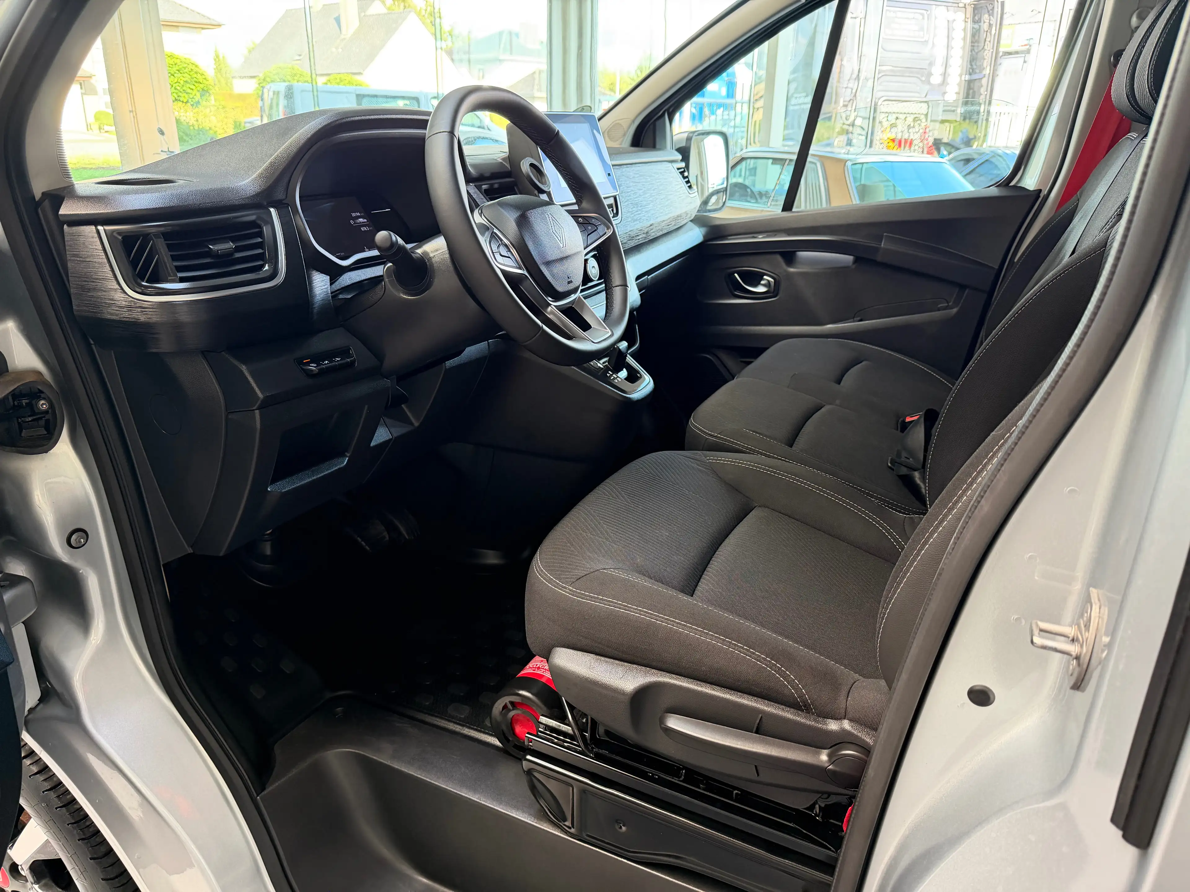 Renault Trafic 2.0 dCi 27 L1H1 Grand Confort EDC — photo 8