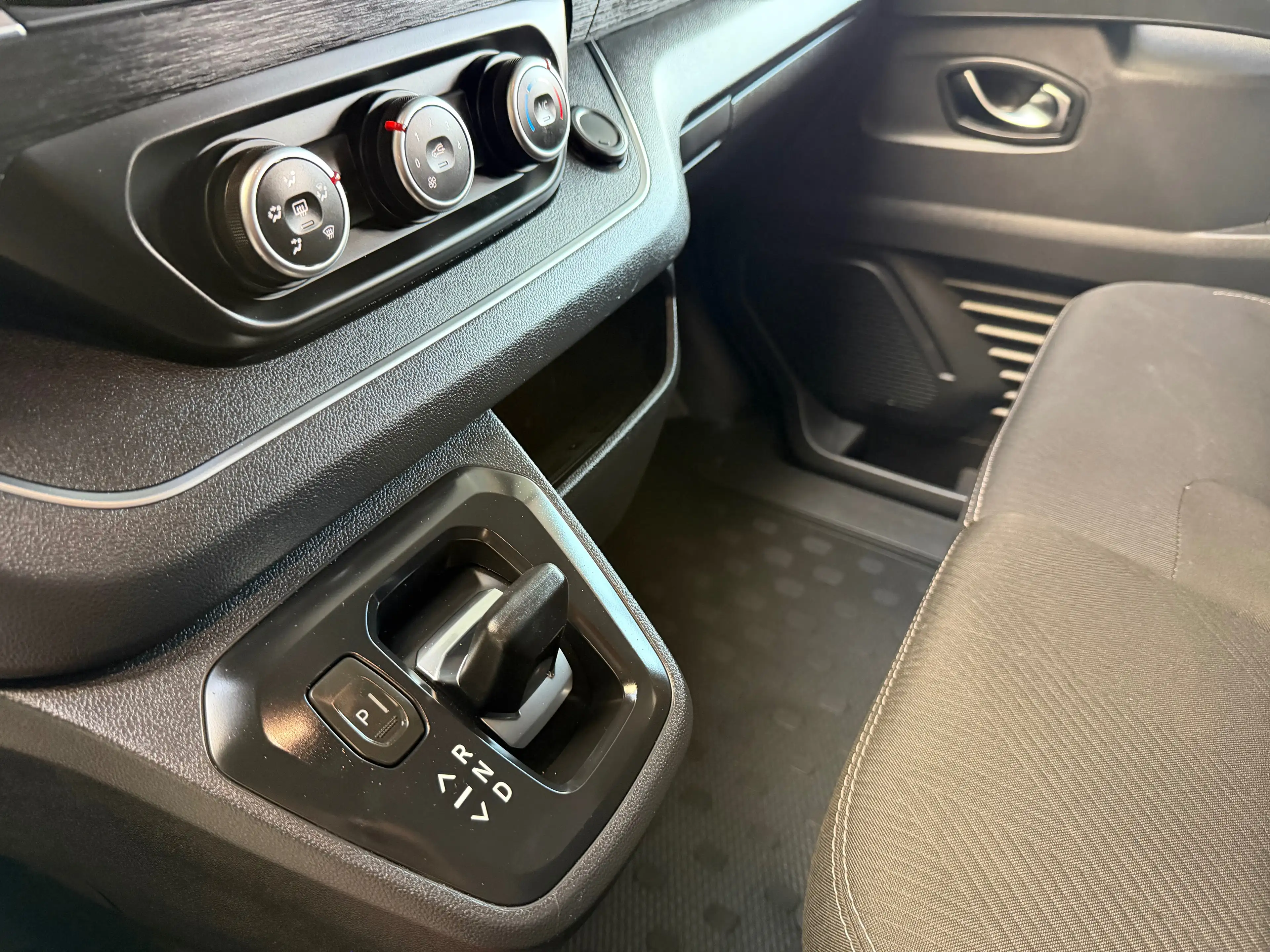 Renault Trafic 2.0 dCi 27 L1H1 Grand Confort EDC — photo 14