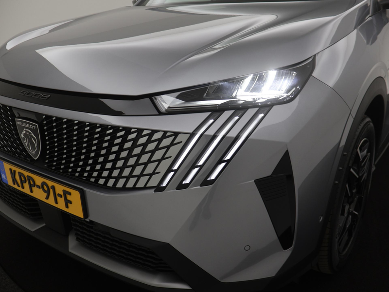 Peugeot 5008 1.2 Hybrid 145 Allure 7p AUTOM. CARPLAY|360CAMERA| — photo 35