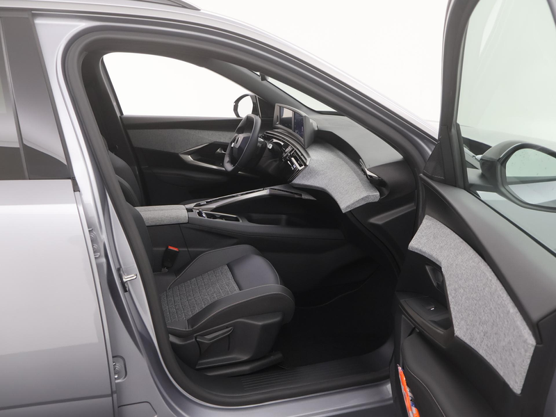 Peugeot 5008 1.2 Hybrid 145 Allure 7p AUTOM. CARPLAY|360CAMERA| — photo 26