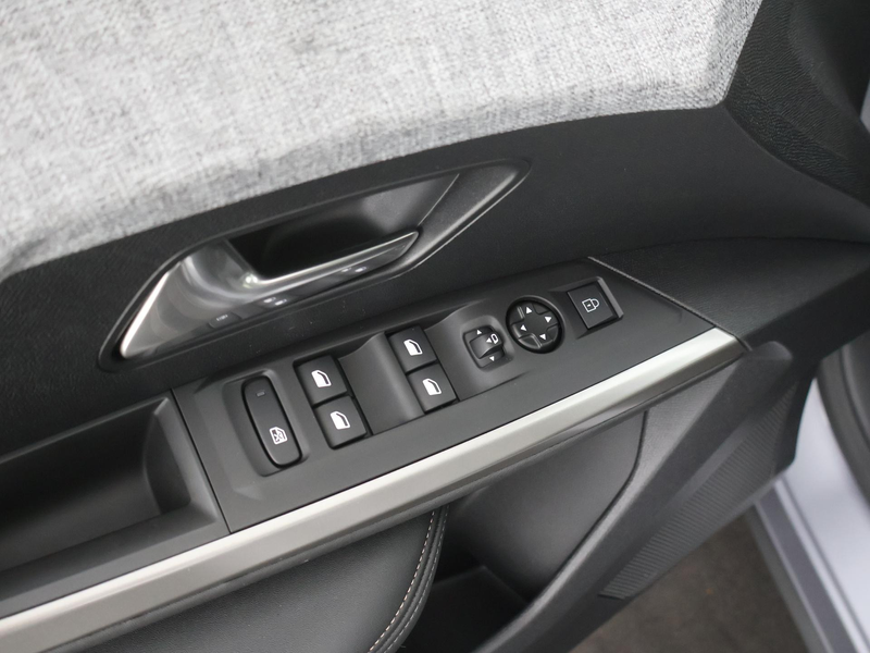 Peugeot 5008 1.2 Hybrid 145 Allure 7p AUTOM. CARPLAY|360CAMERA| — photo 30