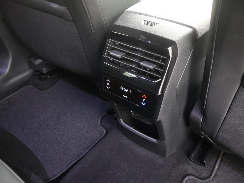 Peugeot 5008 1.2 Hybrid 145 Allure 7p AUTOM. CARPLAY|360CAMERA| — photo 28