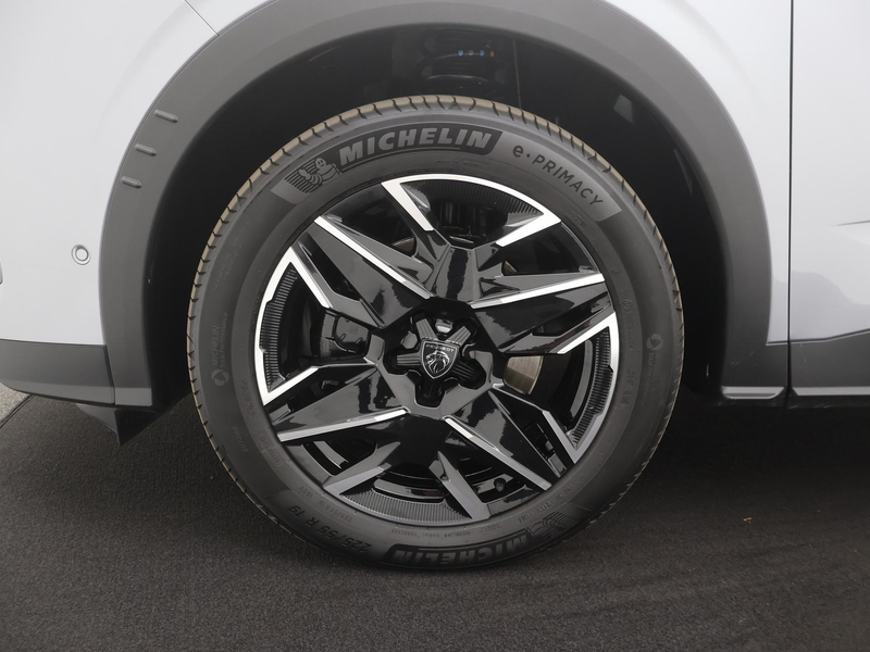 Peugeot 5008 1.2 Hybrid 145 Allure 7p AUTOM. CARPLAY|360CAMERA| — photo 34