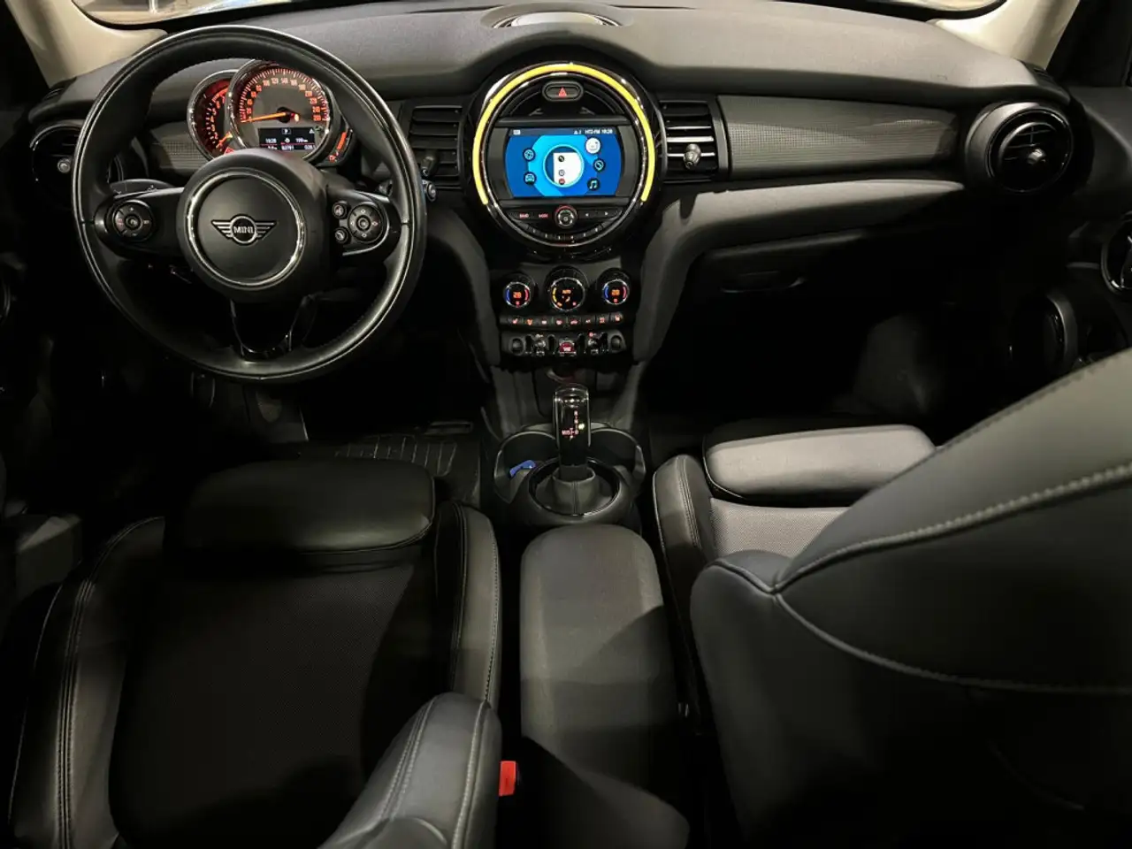 MINI 5 Door снимка MINI 5 Door