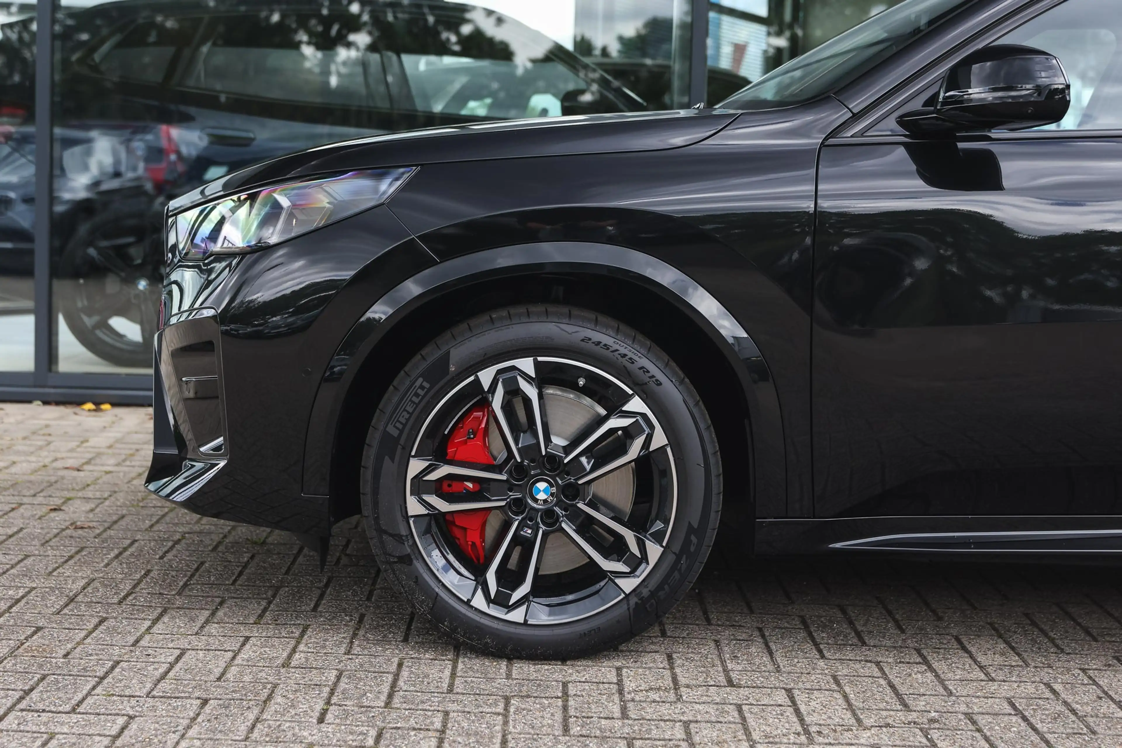 BMW iX2 eDrive20 M Sport / Panoramadak / Trekhaak / Sports — photo 4
