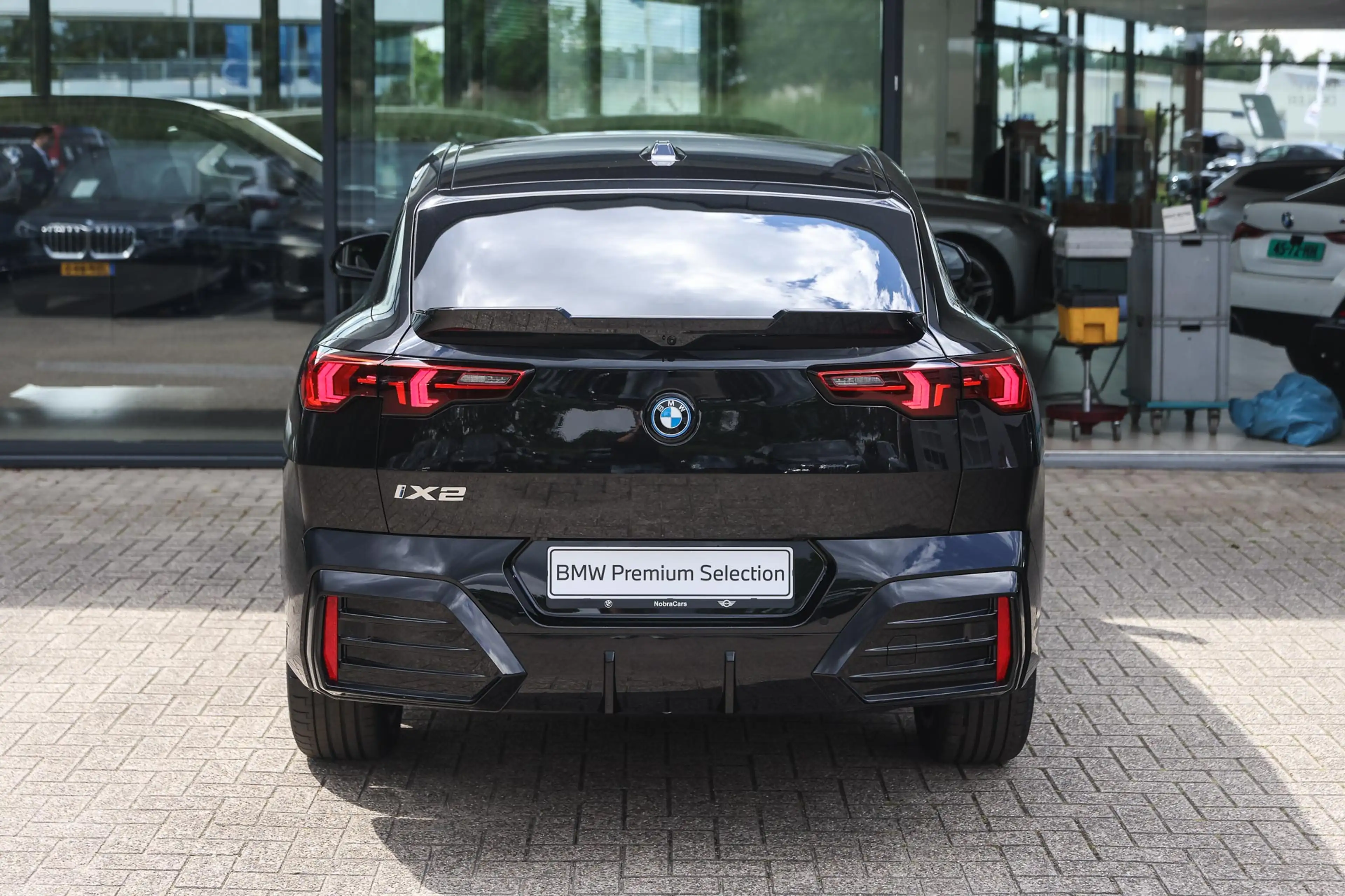 BMW iX2 eDrive20 M Sport / Panoramadak / Trekhaak / Sports — photo 6