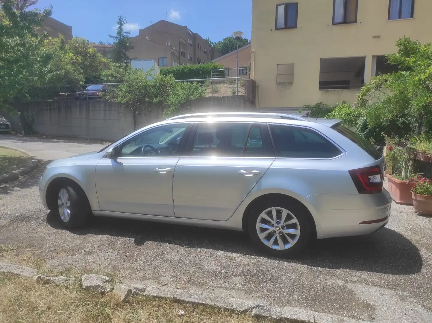 Skoda Octavia Octavia III Wagon 1.5 g-tec Executive 130 cv dsg Argento - 2