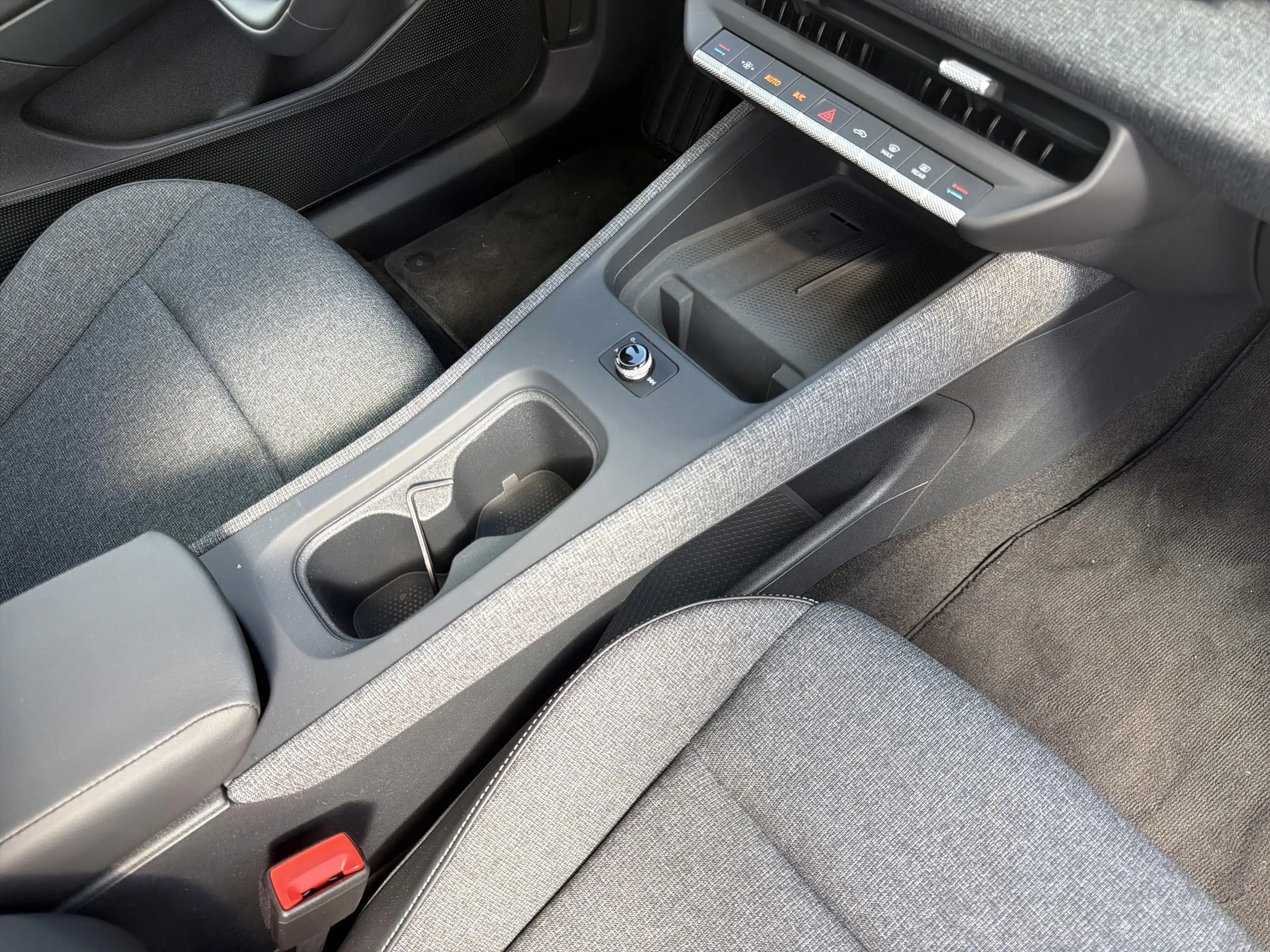 Volkswagen ID. Polo 55 kWh STYLE AHK PANO KAM ACC IQ.LIGHT — photo 12