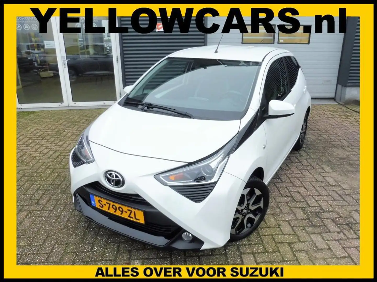 Toyota Aygo 1.0 VVT-i x-play AUTOMAAT Wit - 1