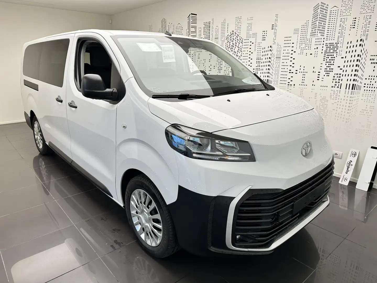 Toyota Proace PROACE VERSO 2.0 L2 LOUNGE Bílá - 2