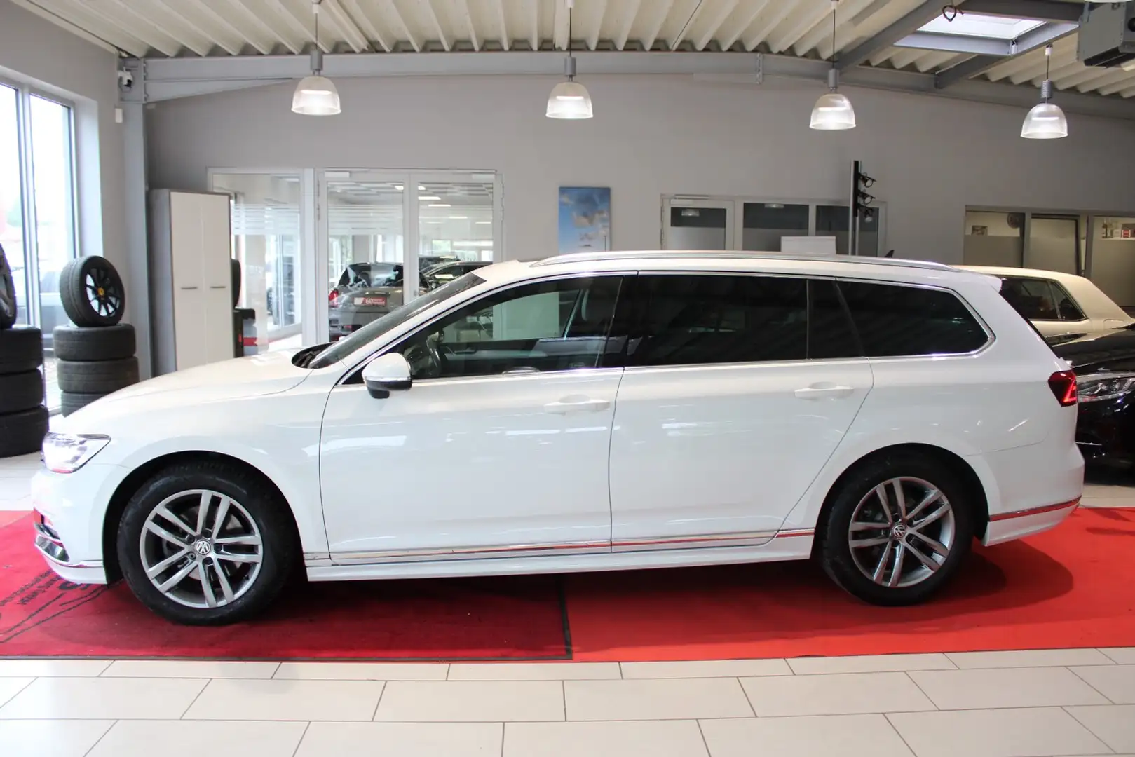 Volkswagen Passat Variant Highline/R-LINE BMT White - 2