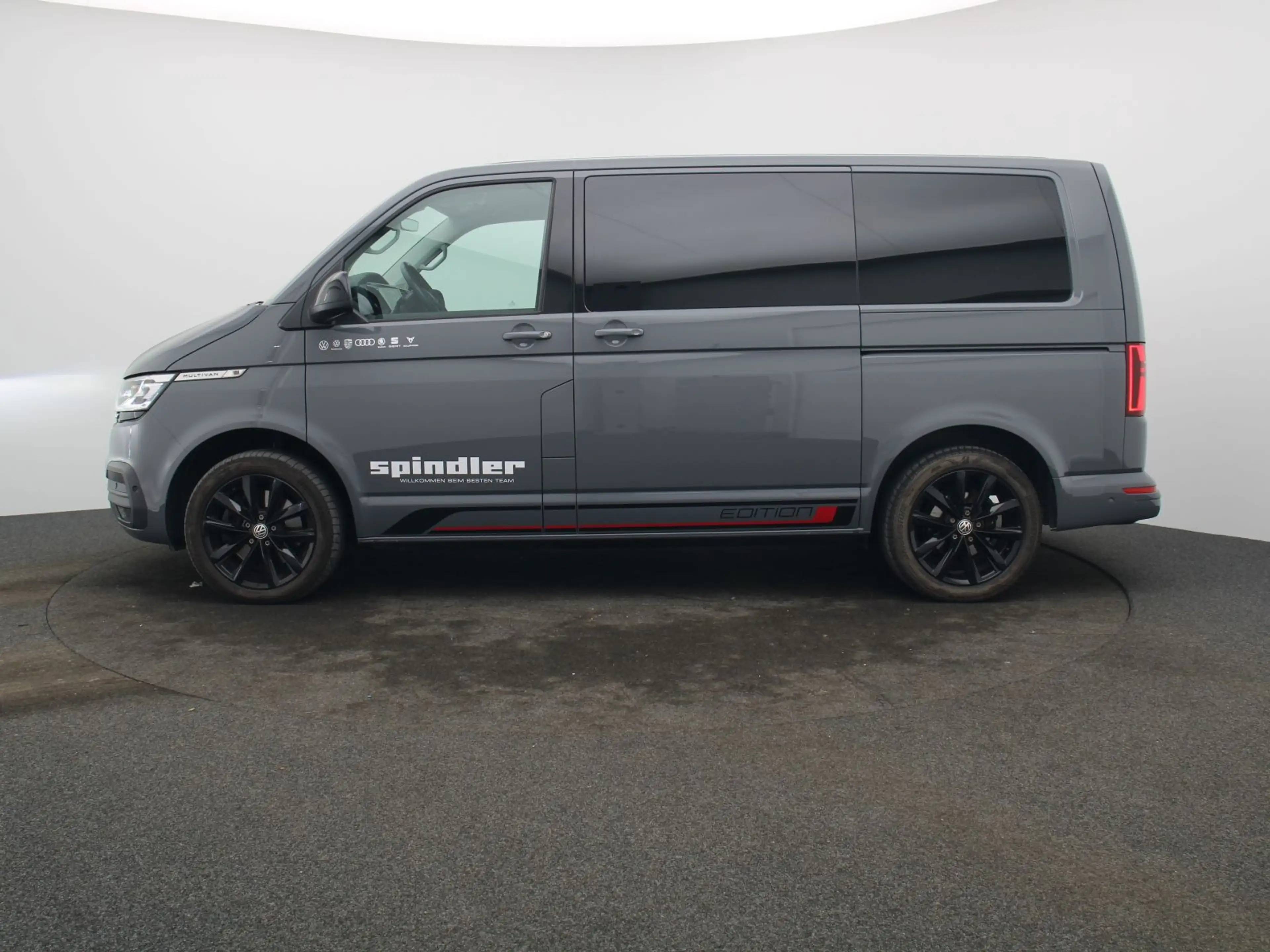 Volkswagen T6.1 Multivan Comfortline 2,0 l 150 kW TDI SCR 4 — photo 5