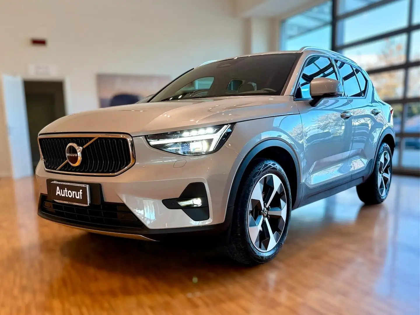 Volvo XC40 2.0 b3 Core 2025 Argento - 1