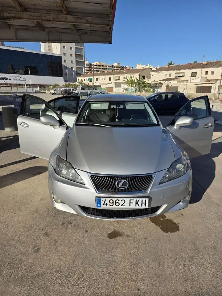 Lexus IS 220d
