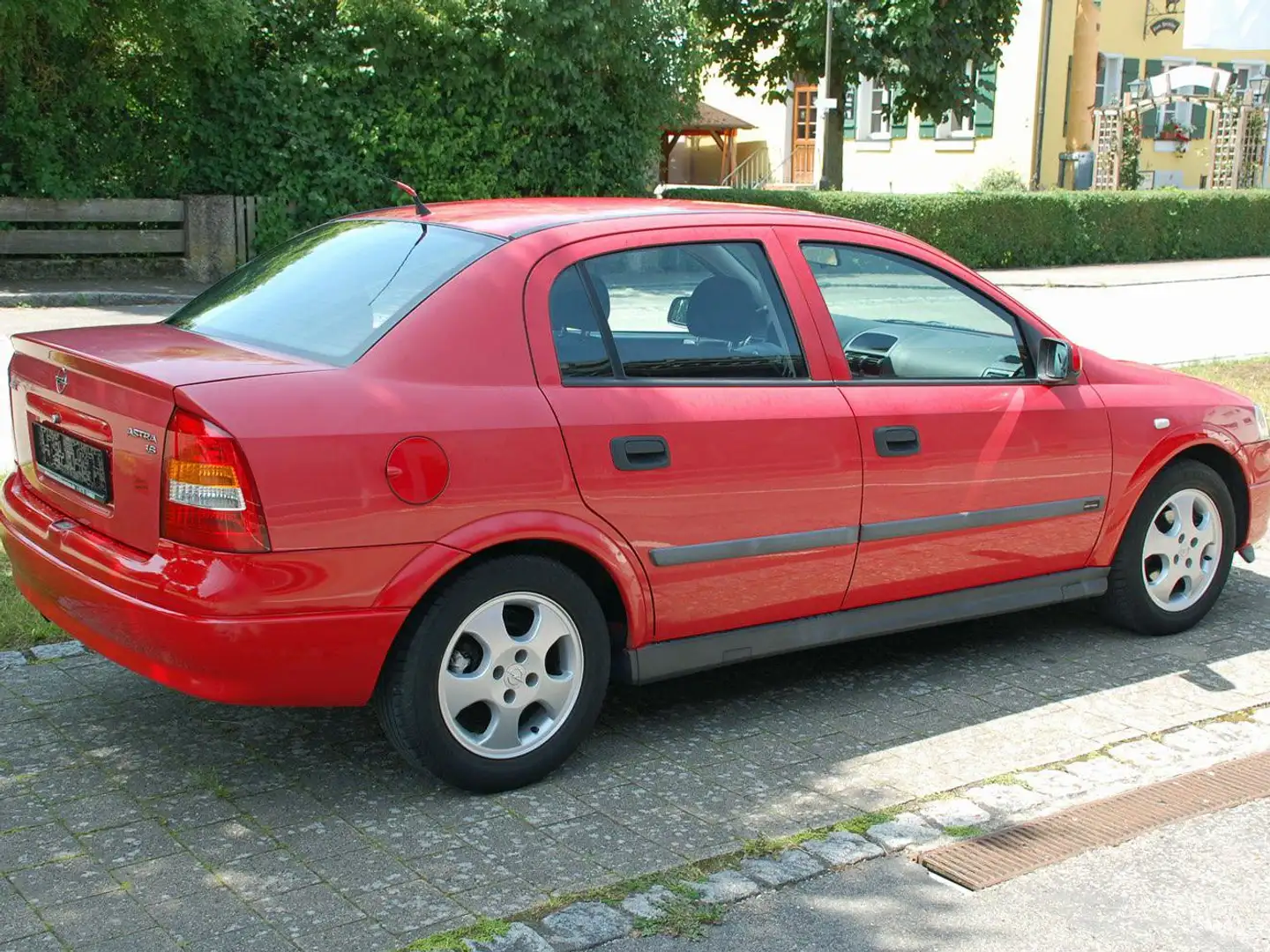 Opel Astra 1.6 Edition 2000 Rot - 2