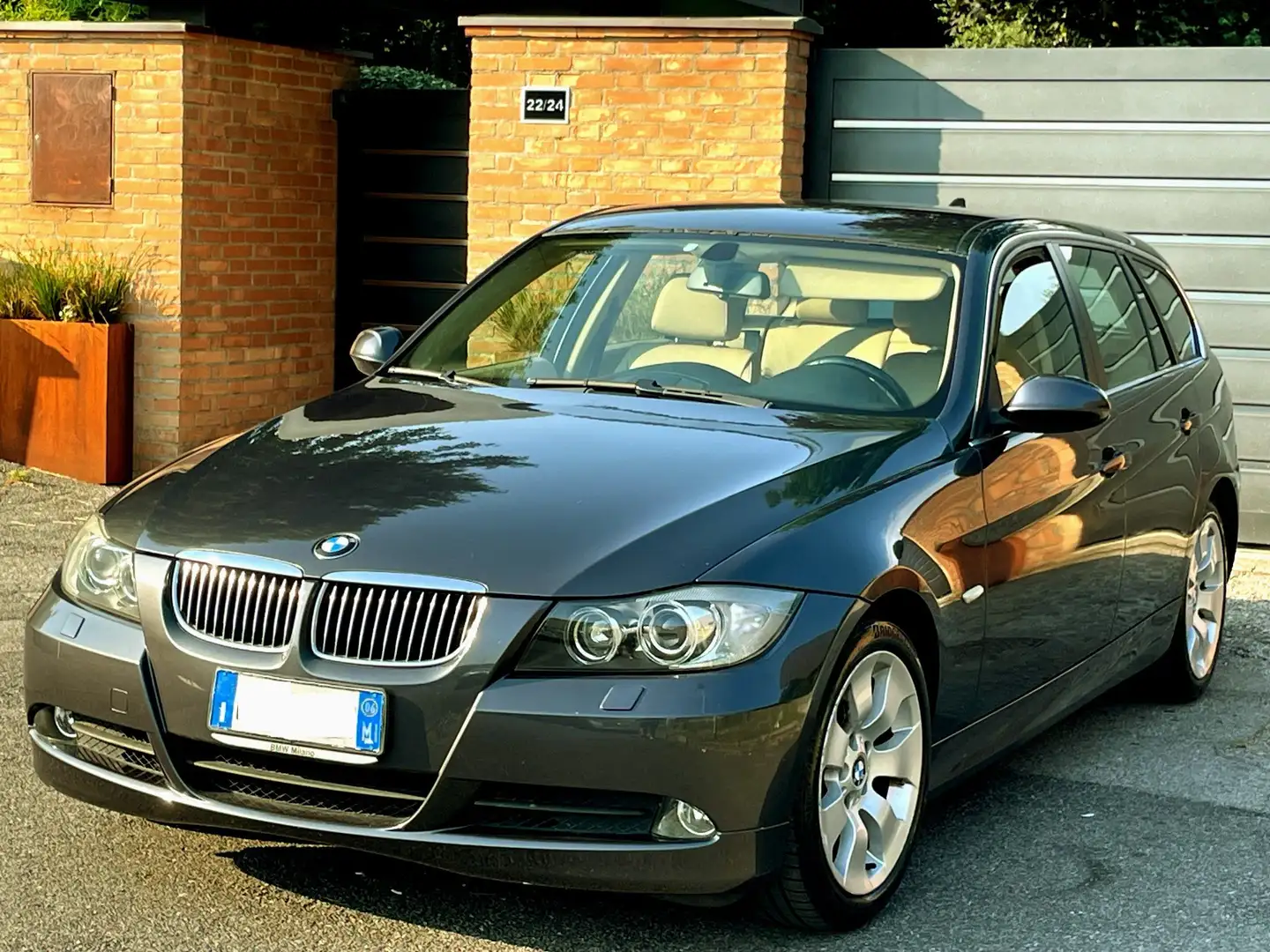 BMW 325 Xi aut.-FUTURA-137300km-P.Beige,Navi,Xeno-2006 Grigio - 1