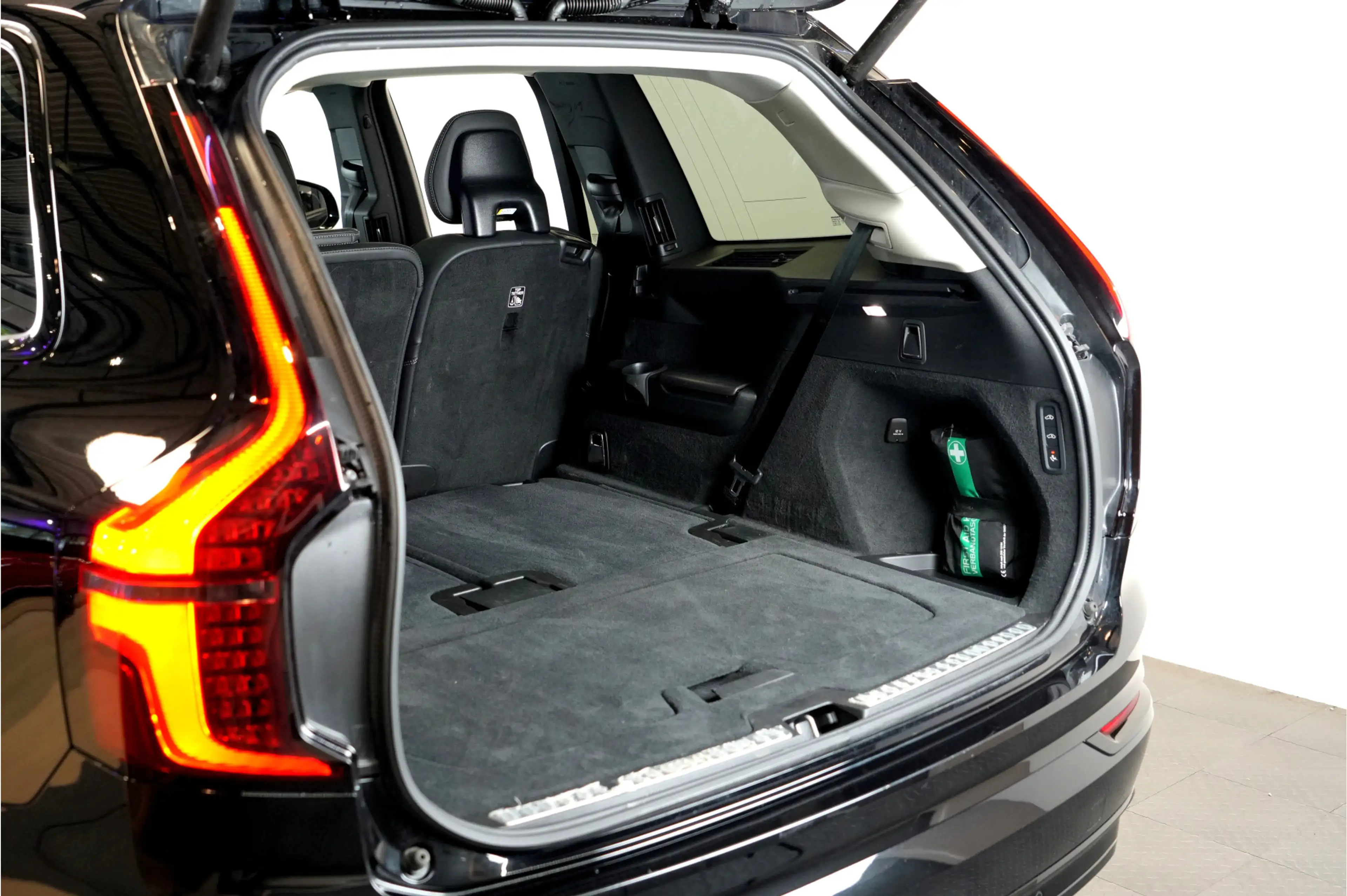 Volvo XC90 2.0 T8 AWD 335kW/456pk Aut8 Recharge Ultra Dark 7P — photo 40