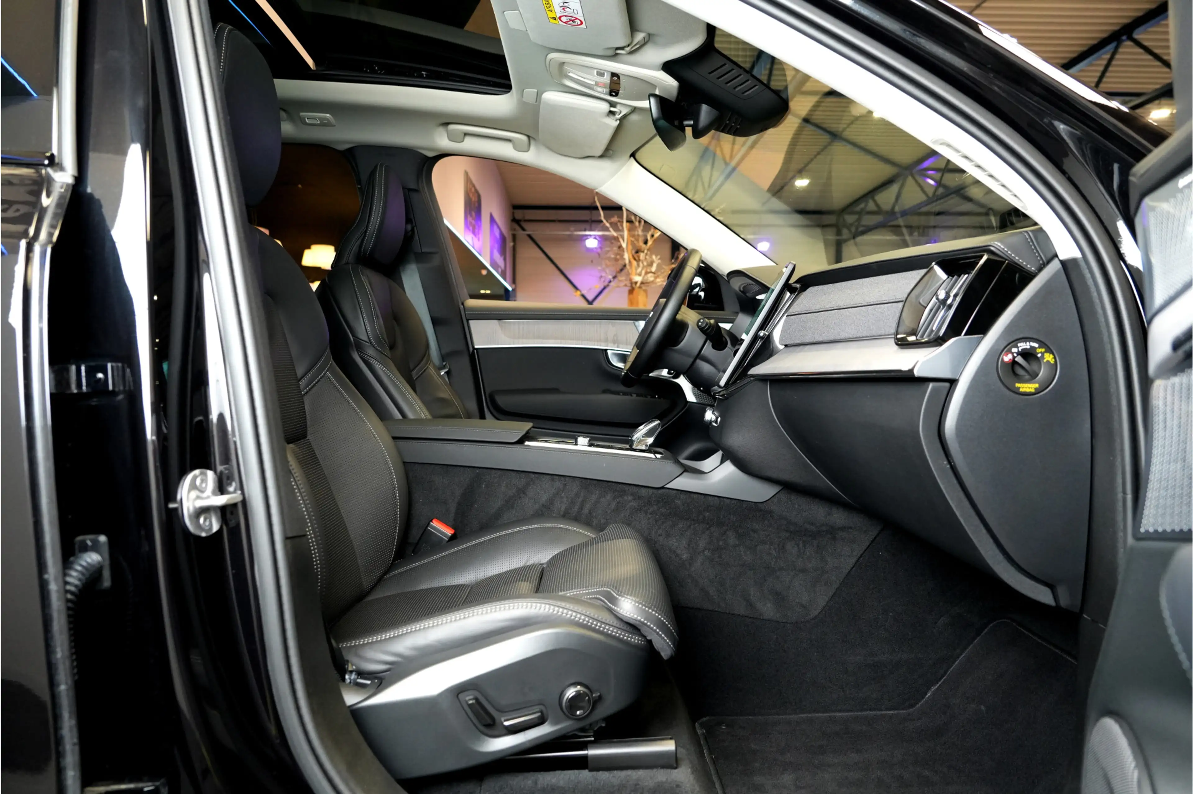 Volvo XC90 2.0 T8 AWD 335kW/456pk Aut8 Recharge Ultra Dark 7P — photo 4